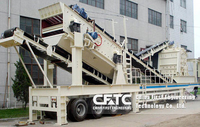 Tire mobile impact crusher plant